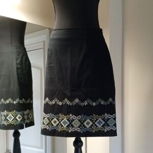 Vintage Ann Taylor Stretch Embroidery Black Skirt with Embroidery. Sz 4P